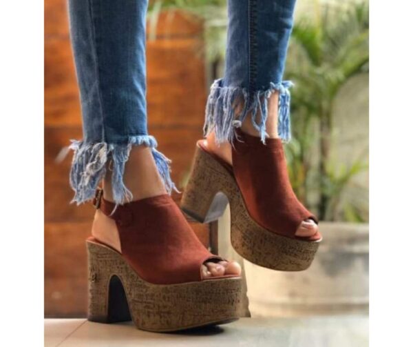 xr:d:DAFxKr9jGqI:3,j:8844349671611907469,t:23101318 Dori Camel